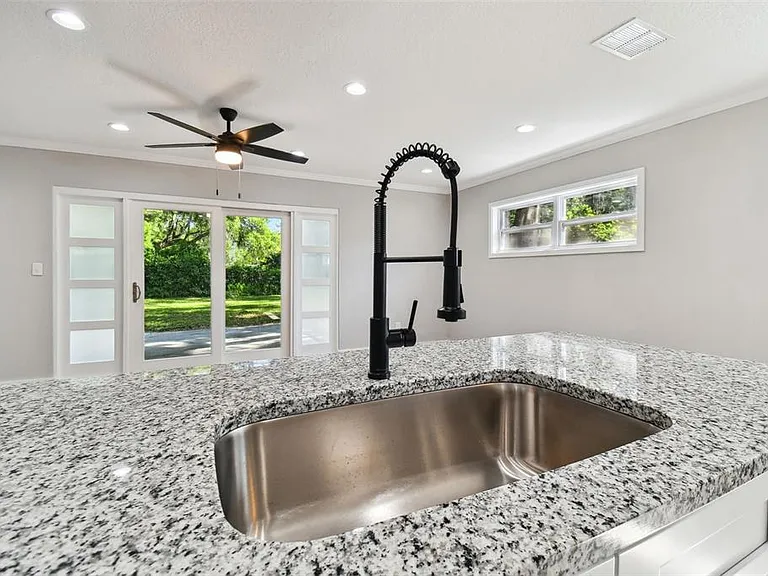 535 W Palmeden Dr — Photo 13