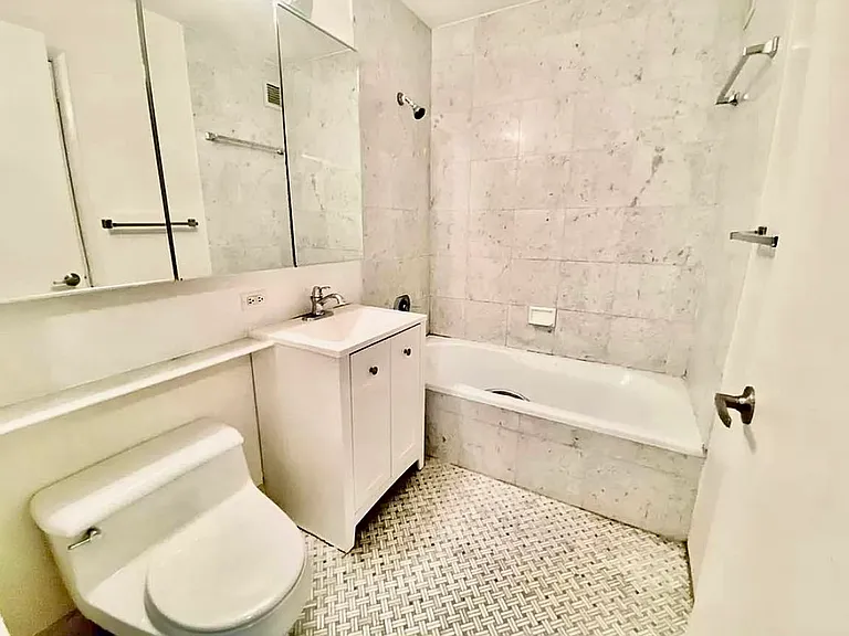 2 S End Ave #4I — Photo 12