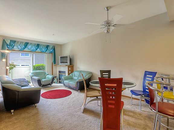 3rd image of 418 17th St SE Unit 8C
