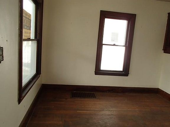 3rd image of 256 Glenwood Ave