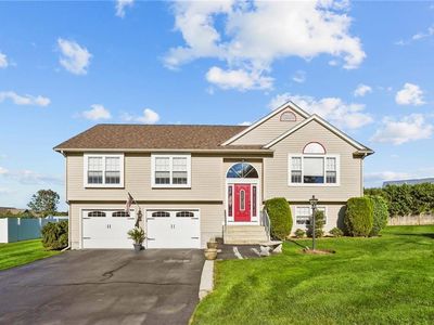 6 W Lakeview Dr, North Providence, RI, 02904