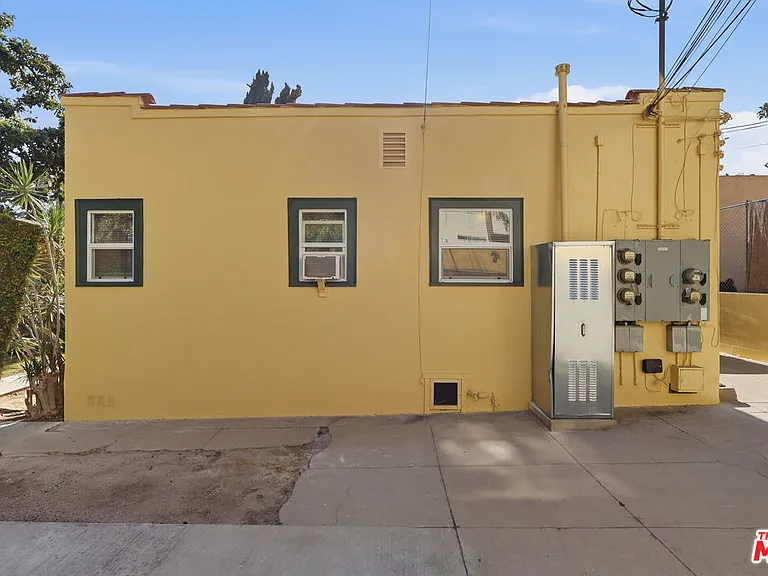 1964 Dracena Dr — Photo 24