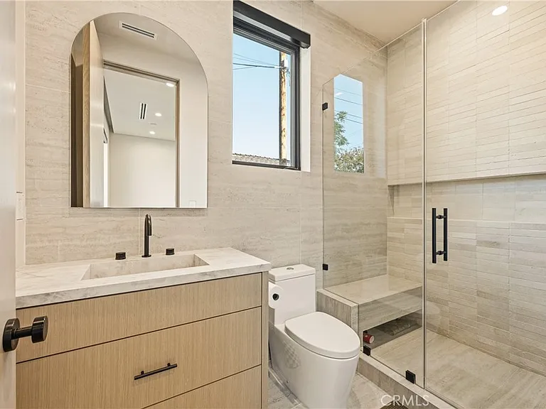 22924 Erwin St — Photo 43