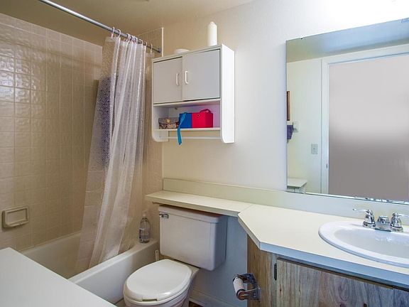 5th image of 20800 River Dr APT A25