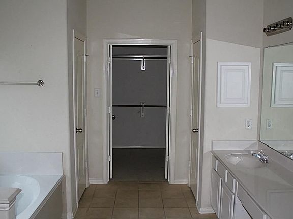 5th image of 2214 Kingwood Dr