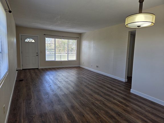 4th image of 2448 Columbia Dr APT 72