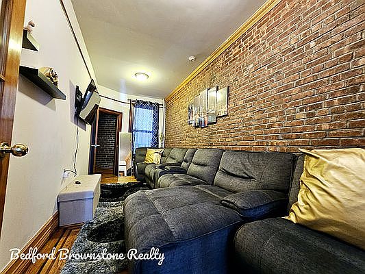 5th image of 488 Kosciuszko St APT 4L