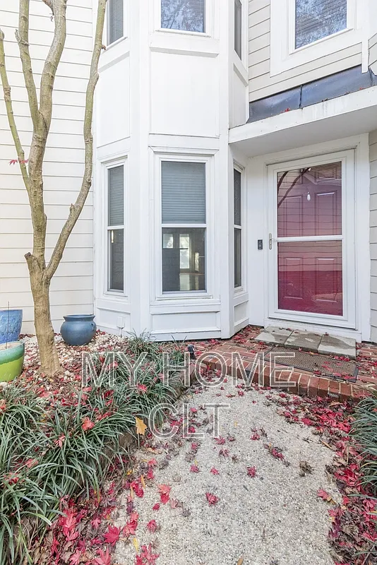 3 bed, 2.5 bath, 1495 sqft, $2,700 — Photo 1