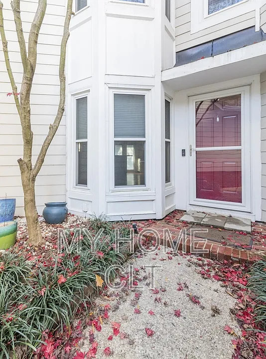 807 Greenleaf Ave #1