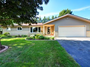 15540 W Glendale Dr, New Berlin, WI 53151