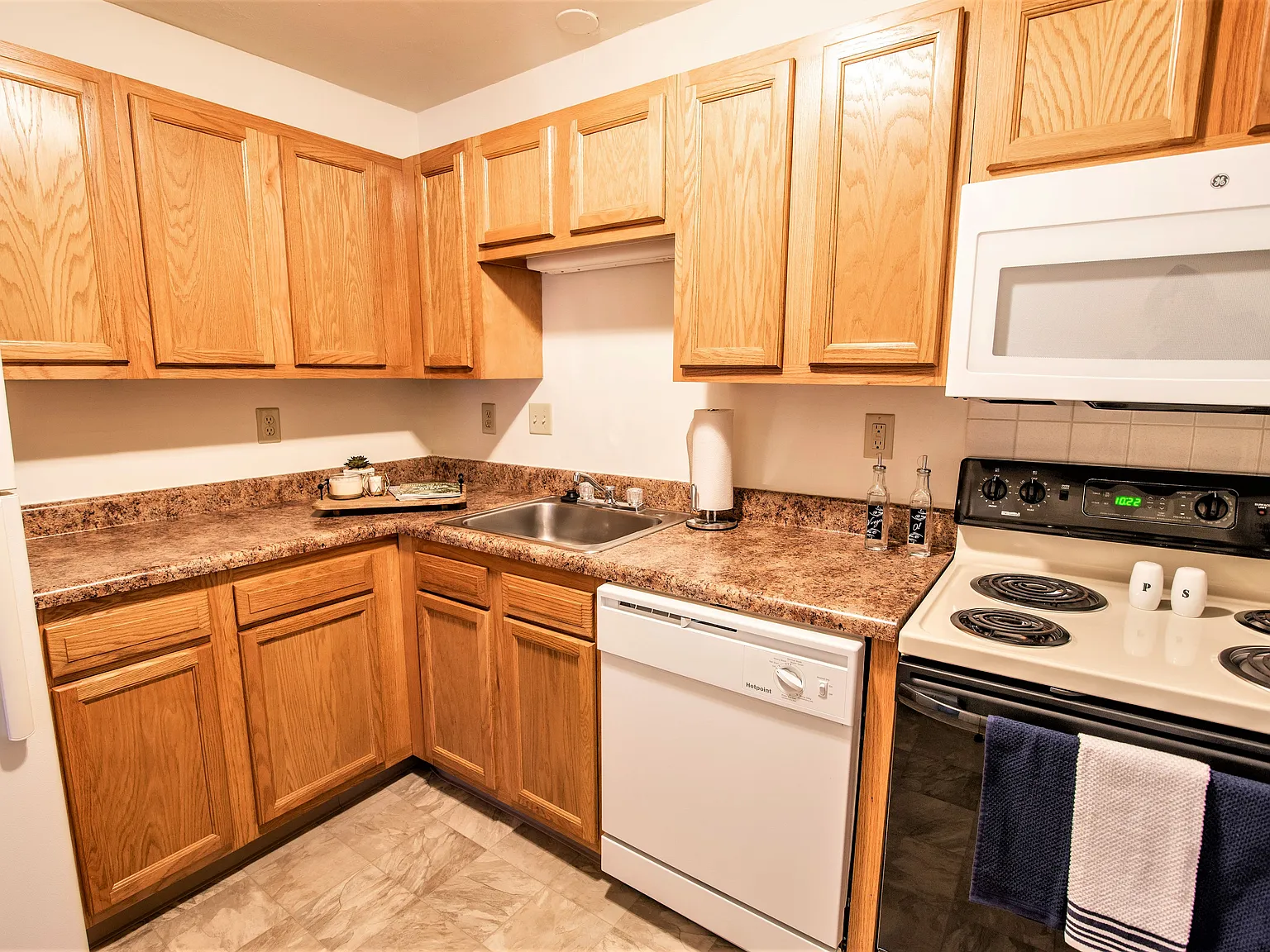 Harborside Manor — Photo 1