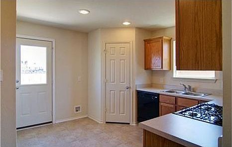 5th image of 15127 Pidmont Ln