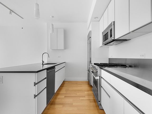 4th image of 554 W 54th St #22R