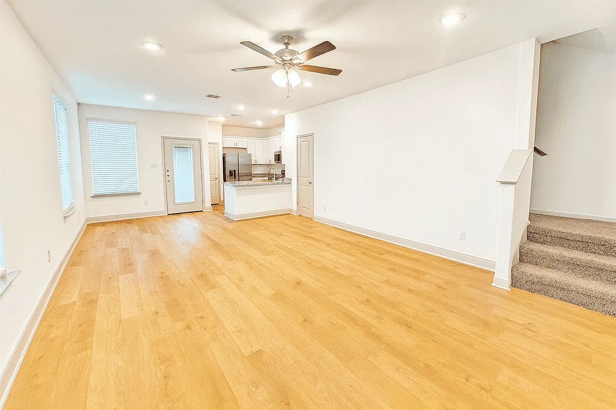 3 bed, 2.5 bath, 1505 sqft, $1,695 — Photo 3