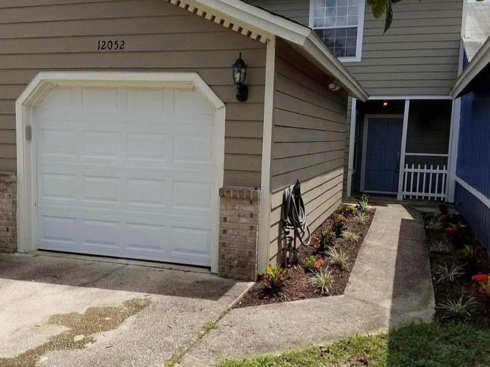 1st image of 12052 Cobblewood Ln N