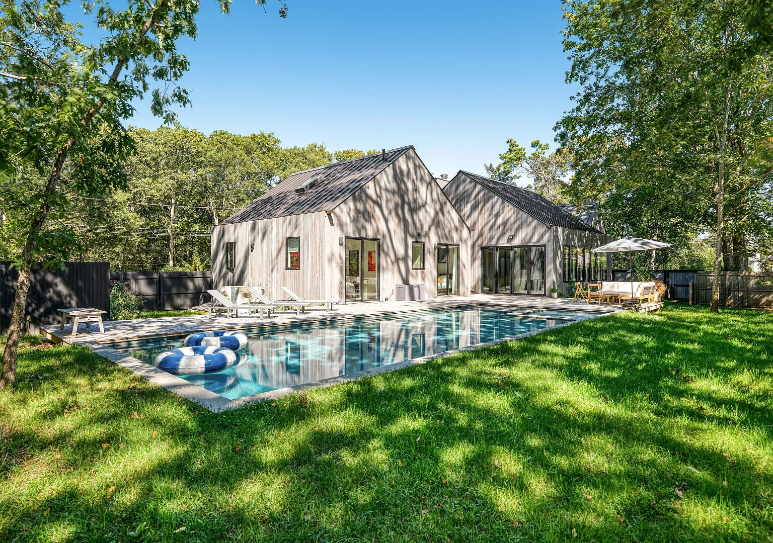 New Build East Hampton Home, Centrally Located & Modern Design — Photo 1