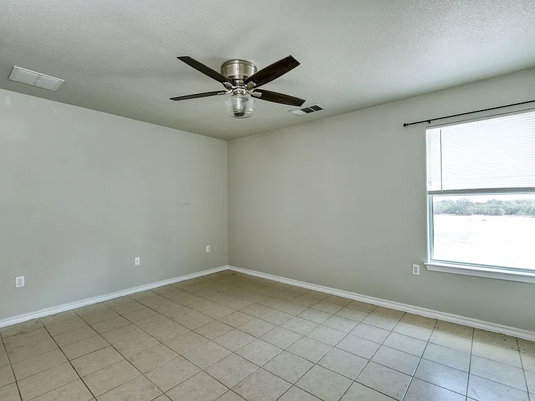 104 Castleberry Ct — Photo 7