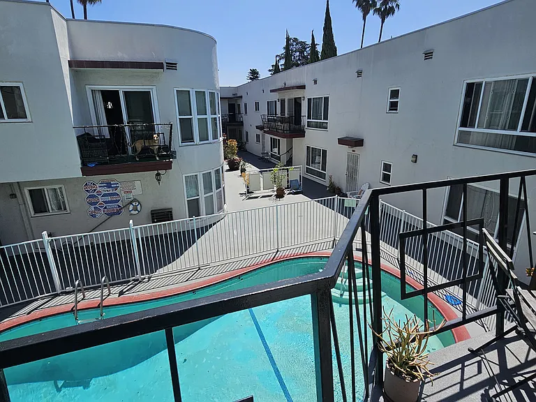 1537 N Laurel Ave #207 — Photo 5