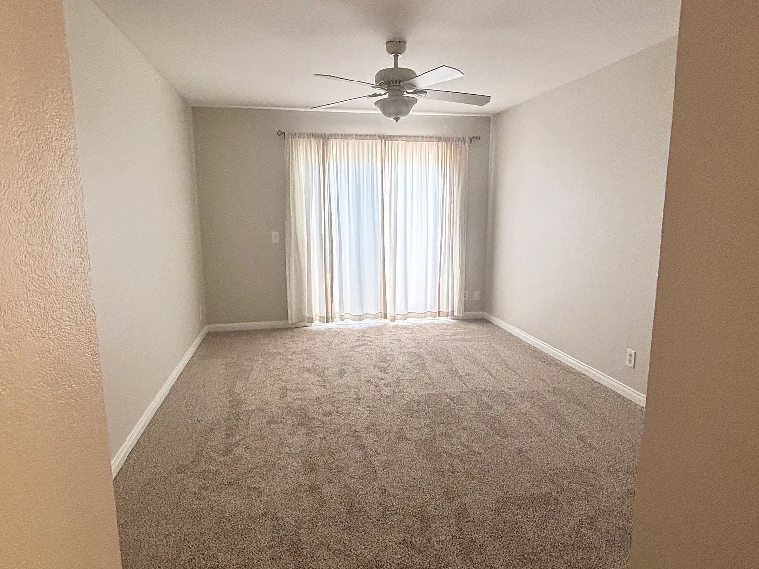 3 bed, 1281 sqft, $3,600 — Photo 4