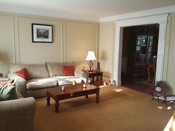 Living Rm w/ custom molding