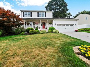 22 Gilcrest Dr, West Warwick, RI 02893