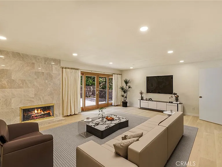 6551 Abbottswood Dr — Photo 5