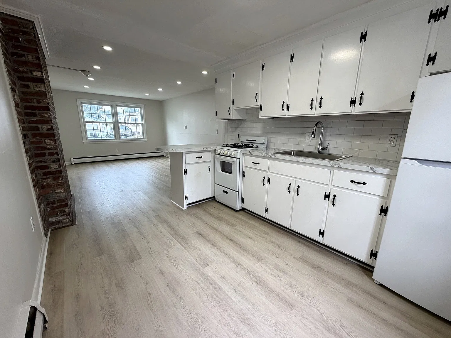 2 bed, 750 sqft, $2,000 — Photo 2