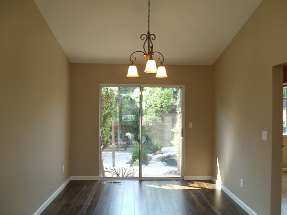 5th image of 580 Hotchkiss St