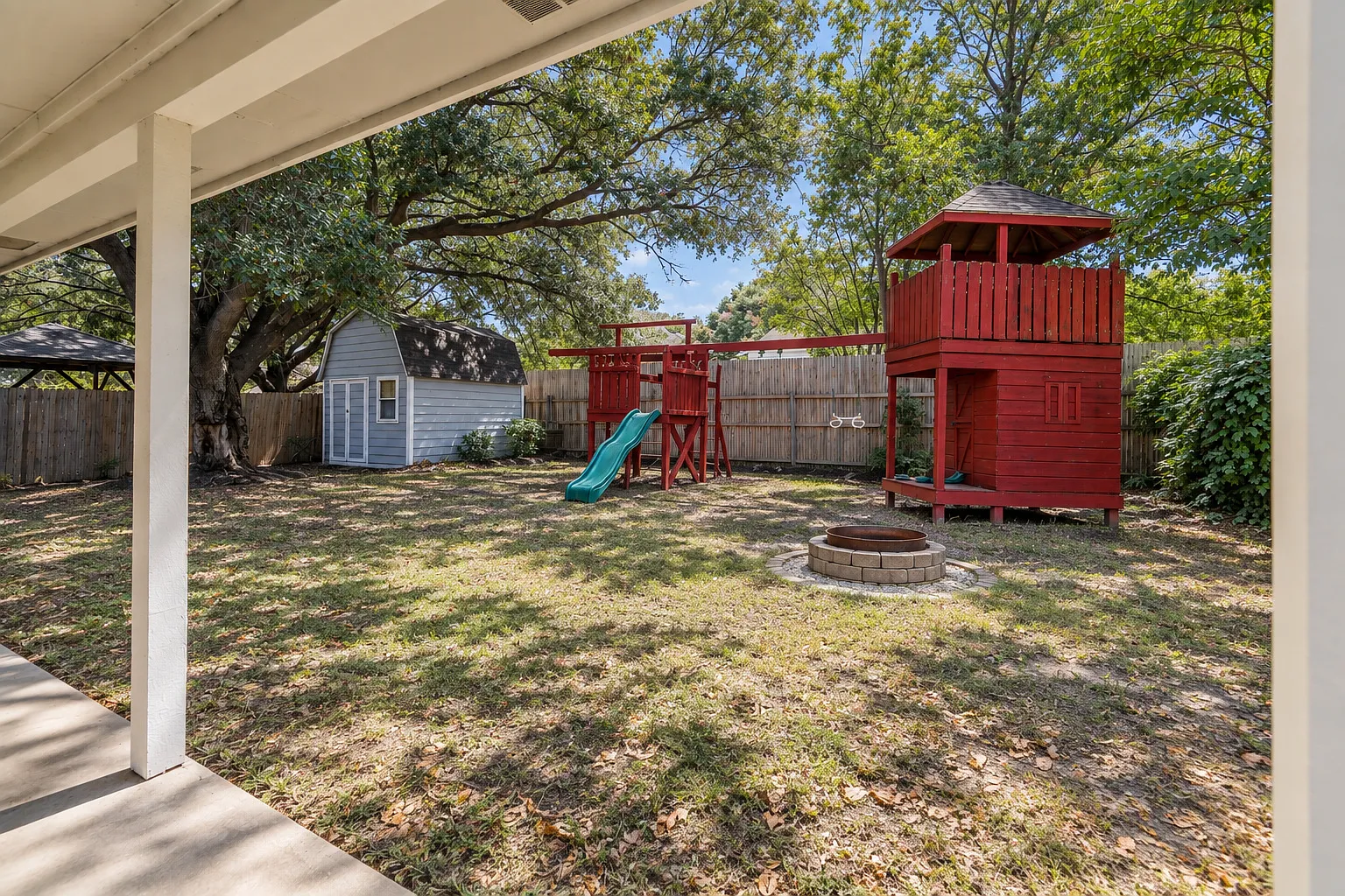 3 bed, 1301 sqft, $1,990 — Photo 2