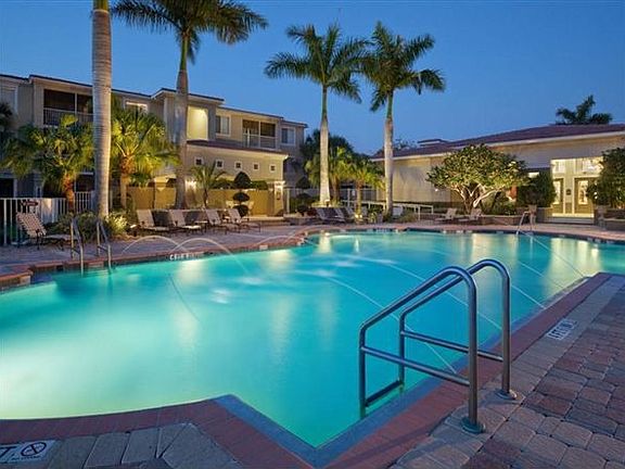 ibis-amenity-exterior-pool-2