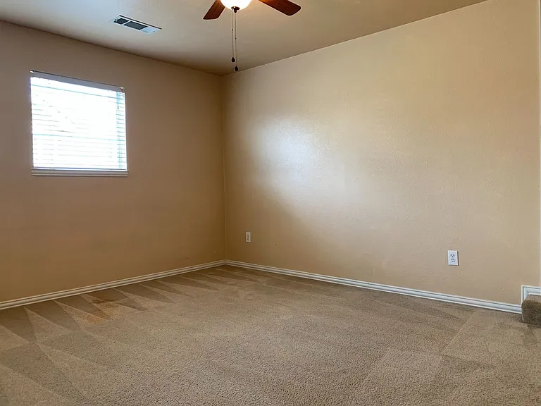 9113 Hope Dr — Photo 2
