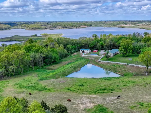 10674 112th Ave, Melrose, IA 52569