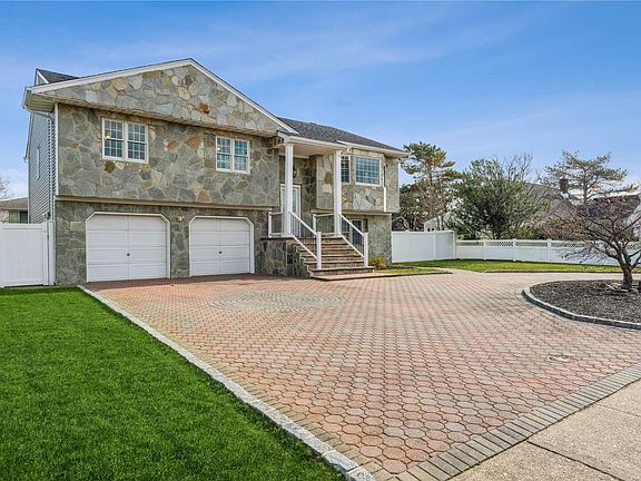 2nd image of 32 Shore Dr W