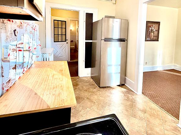 2nd image of 310 19th St #2