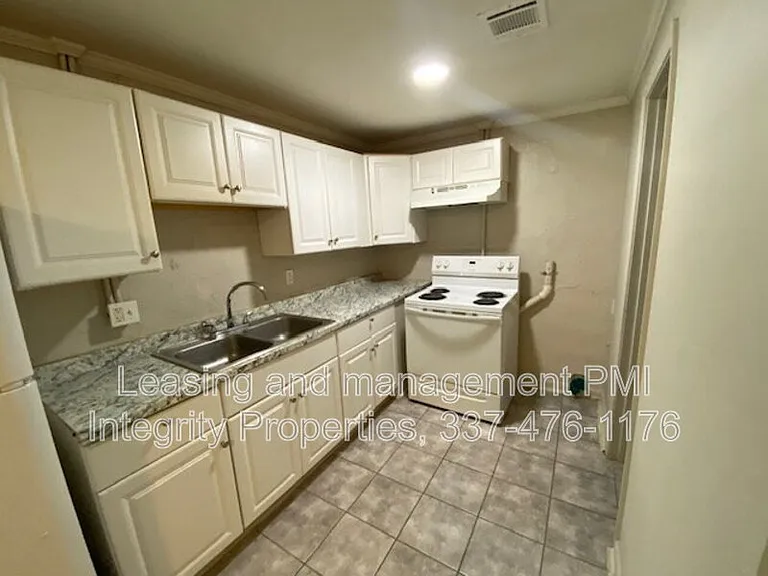 318 Auburn Dr #A — Photo 2