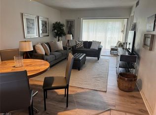 1900 Alamanda Dr APT 303, Naples, FL 34102