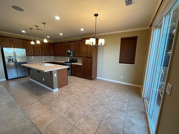 5th image of 1560 Snapdragon Ln
