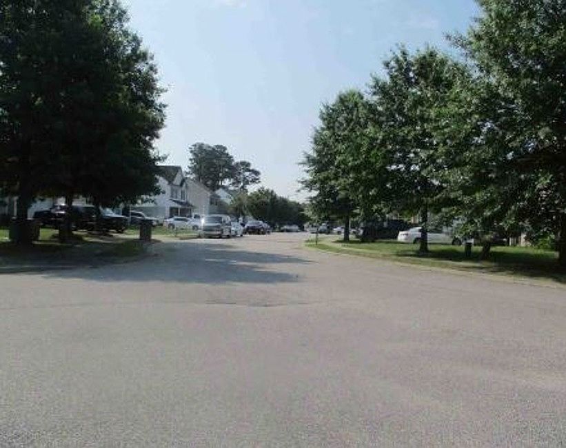 2nd image of 120 Kings Gate Dr
