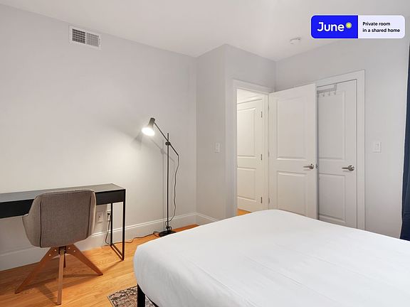 3rd image of 186 Kelton St #D