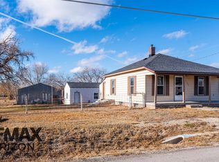 1102 Brownfield Rd, Douglas, WY 82633