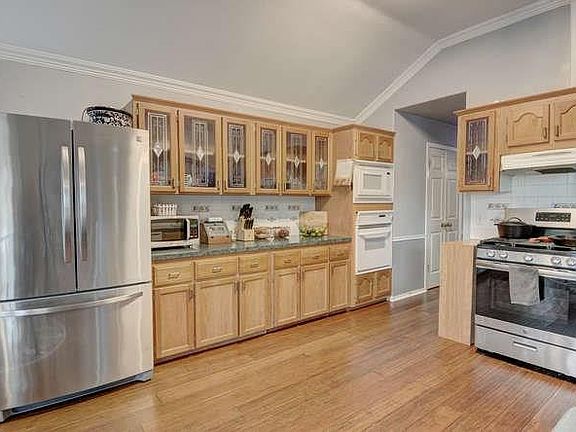 2nd image of 205 Lakeview Dr