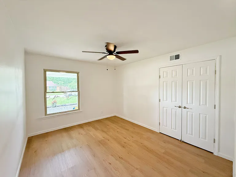 700 Dumont Dr — Photo 3