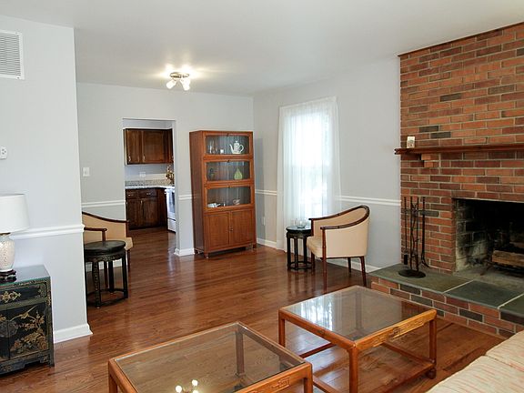 4th image of 9833 Owens Ct