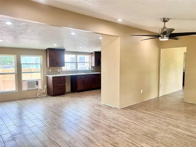 9115 Puritan Way — Photo 6