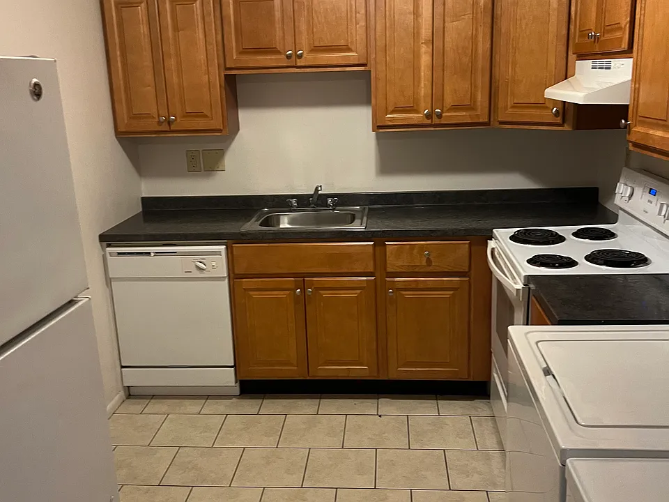 5303 Harding Hwy #204