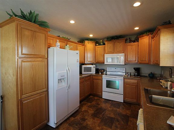 5th image of 3916 W Park Dr