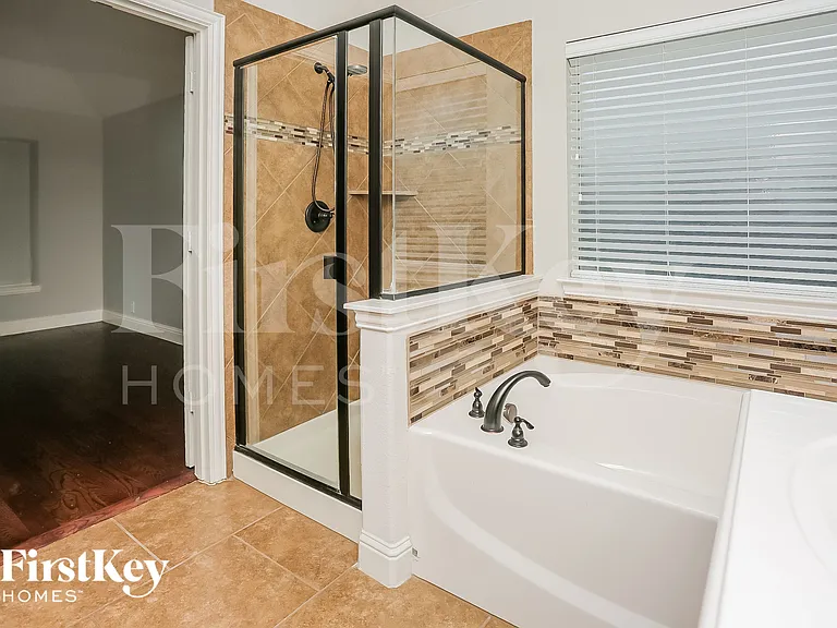921 Loftin St — Photo 9