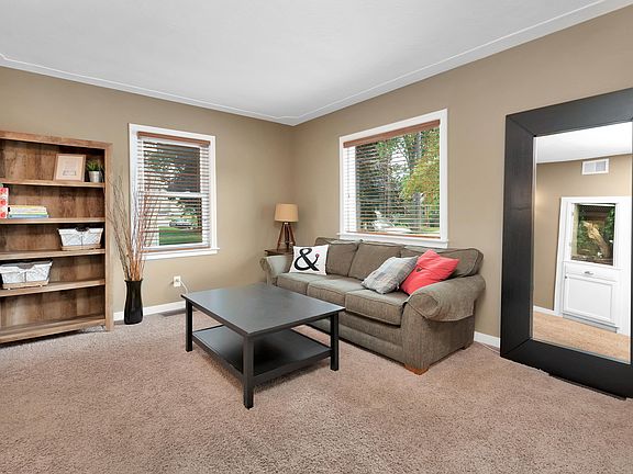 5th image of 3265 Vine St SW