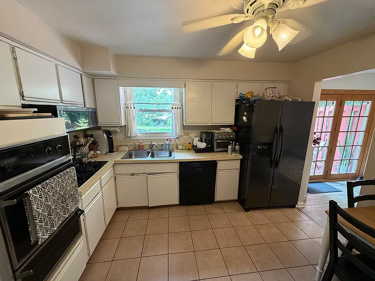 3S478 Winfield Rd — Photo 3