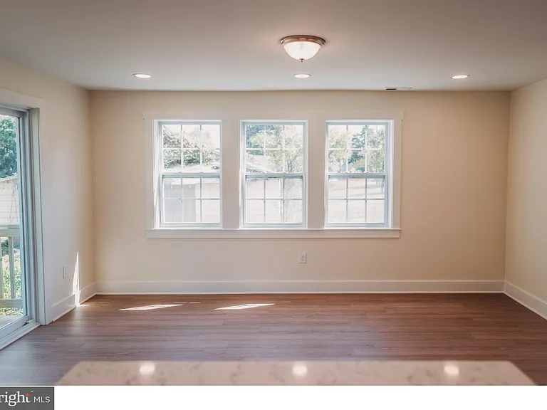 449 Falmouth St — Photo 10